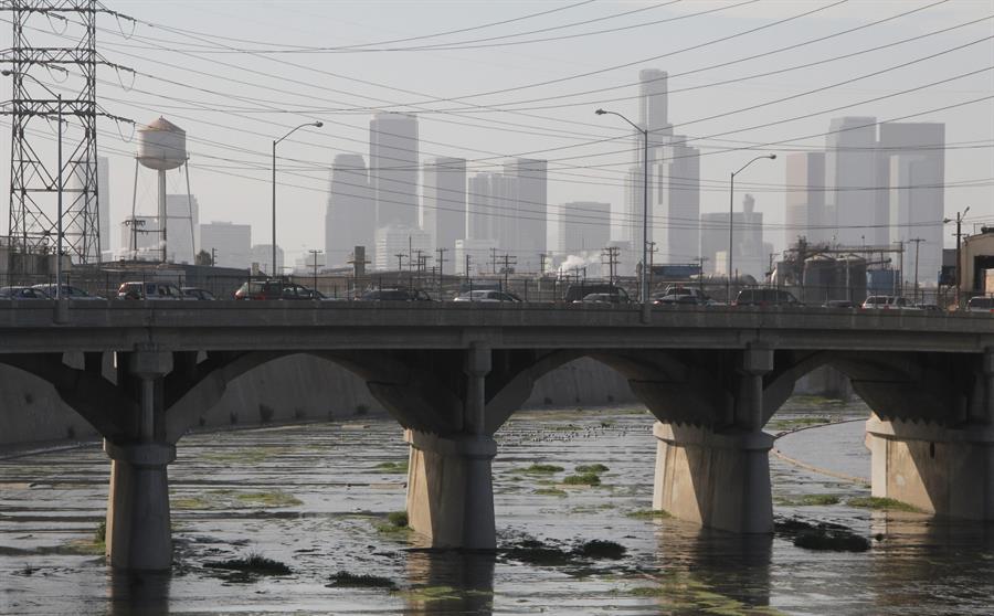 Los latinos muy preocupados con polución de aire y agua en California